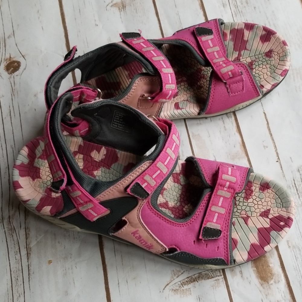 Girls Kamik sandals. Size 7